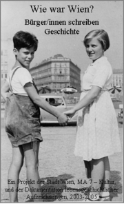 Projektlogo: Ein Bub in kurzer Lederhose und ein Mädchen in weißem Kleid händchenhaltend vor einer Wiener Stadtkulisse